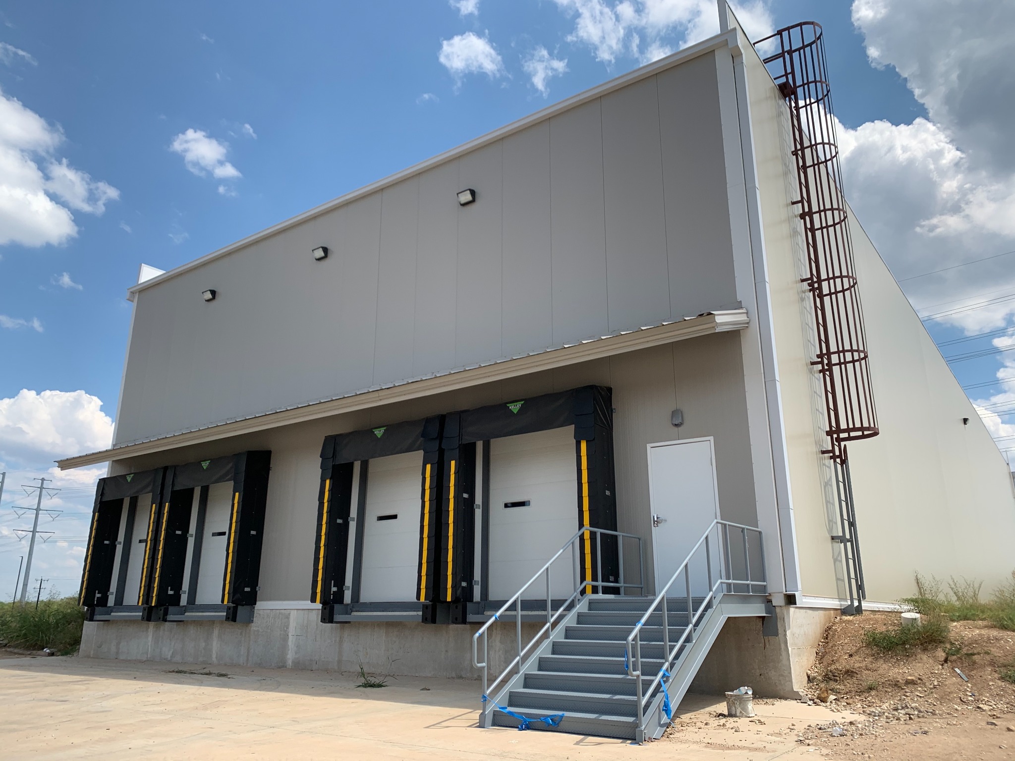 10,000 SF warehouse with racks
